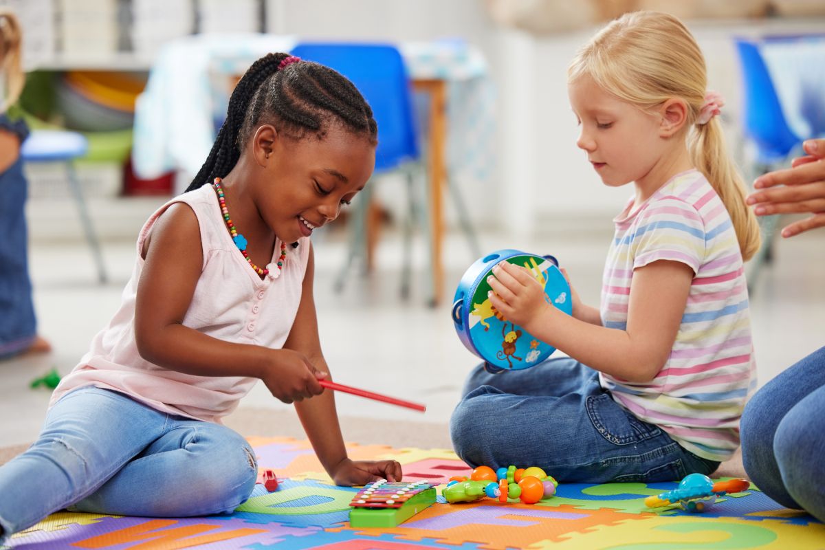 Rise N Shine daycare, preschool learning, early childhood education and child development.